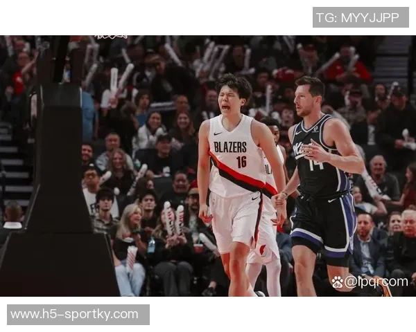 克林根场边指导杨瀚森展现深厚情谊引发媒体热议